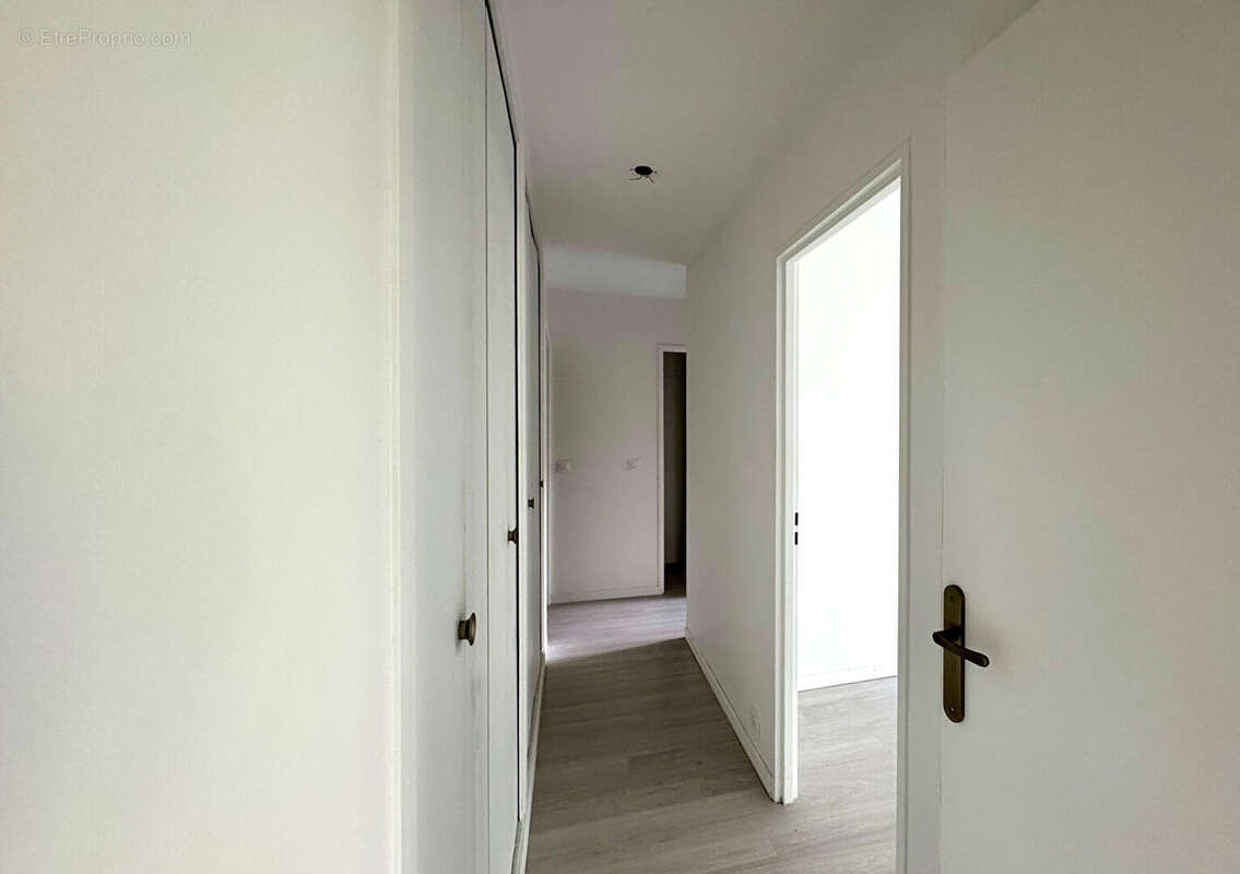 CHAMALIÈRES / Rez-de-jardin à vendre pour habitation ou profession libérale ! - photo 10