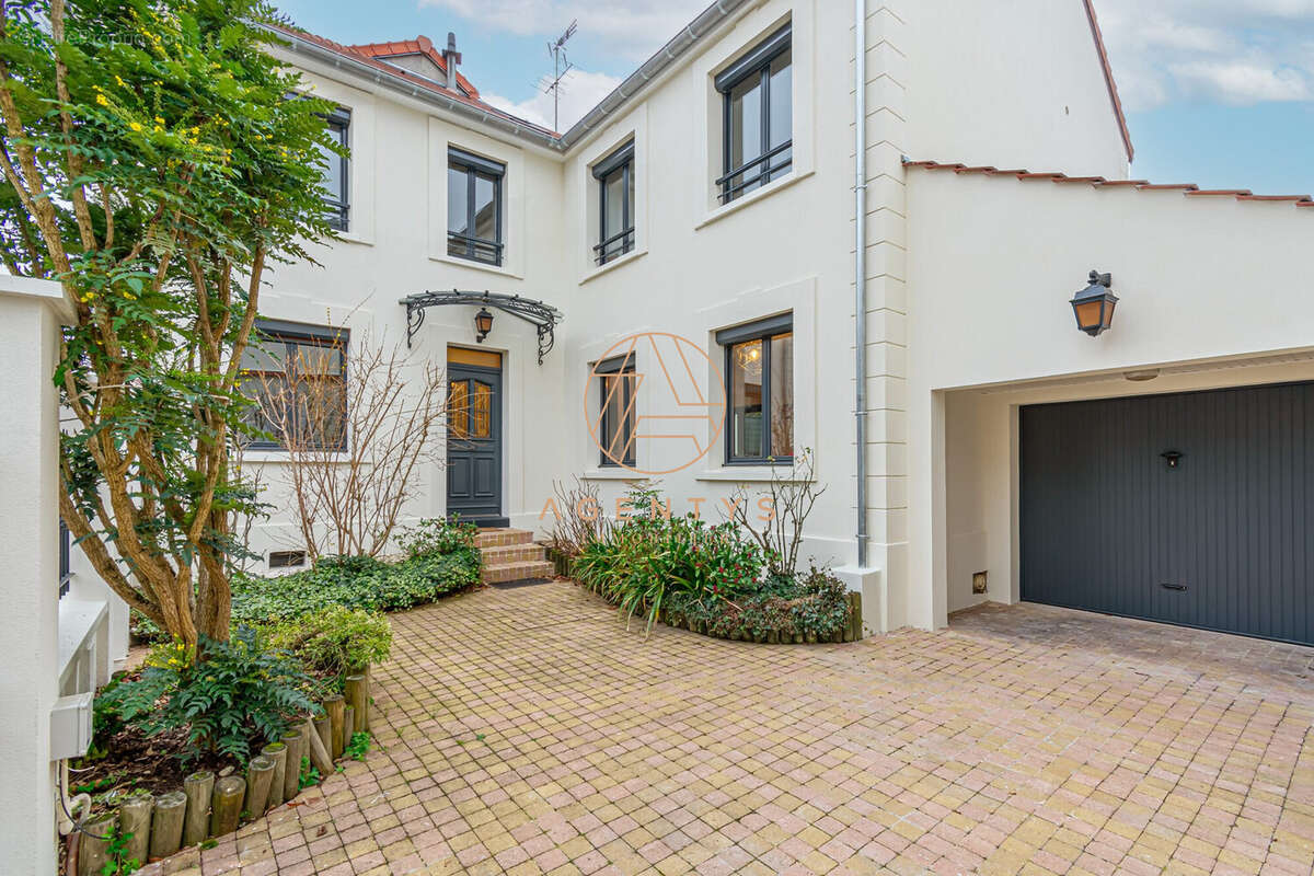 Maison à SAINT-MAUR-DES-FOSSES