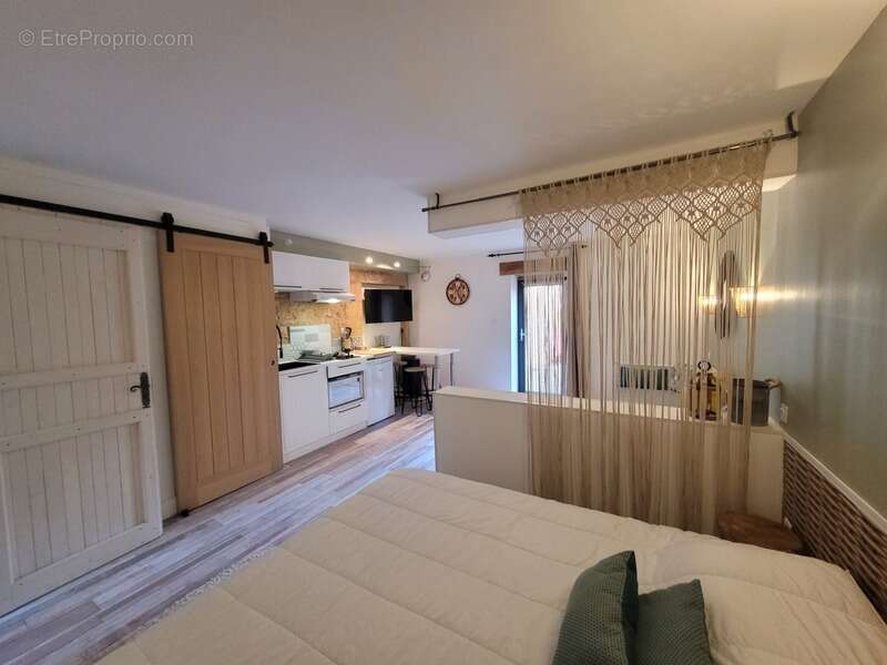 Maison à MAUZAC-ET-GRAND-CASTANG