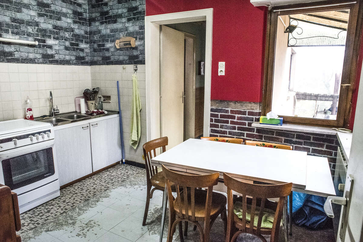 Maison construite en 1948, développant une surface habitable de 131,39 m2, édifiée sur un terrain de 16,88 are - photo 3