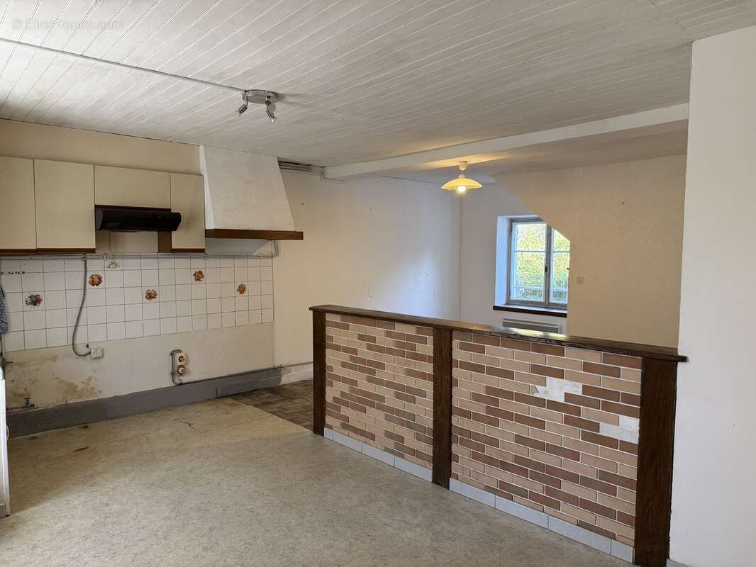 Maison à PEYRAT-LE-CHATEAU