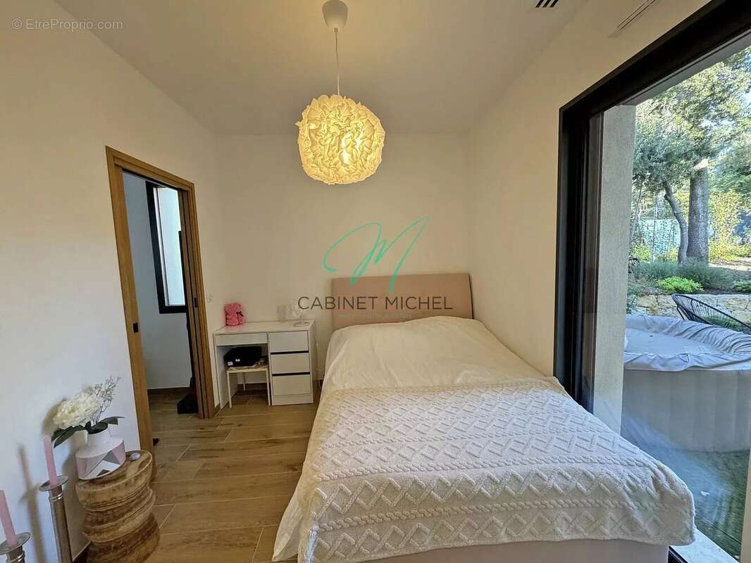 Maison à ROQUEFORT-LES-PINS