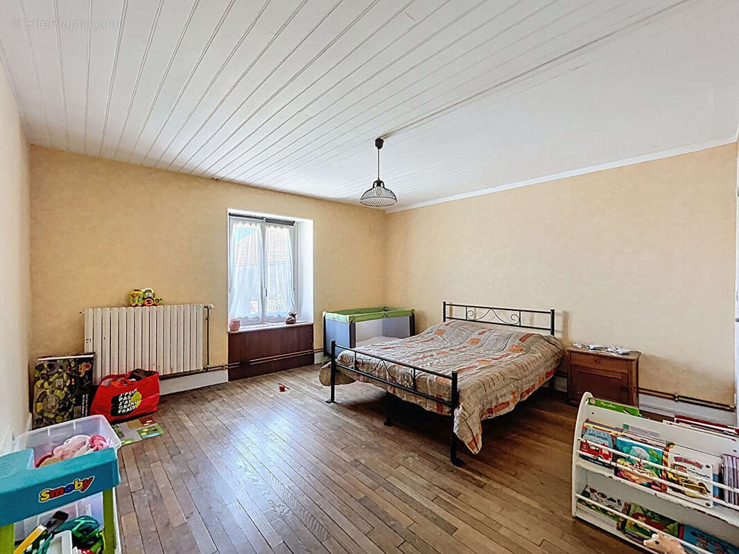 Maison à FRAIGNOT-ET-VESVROTTE