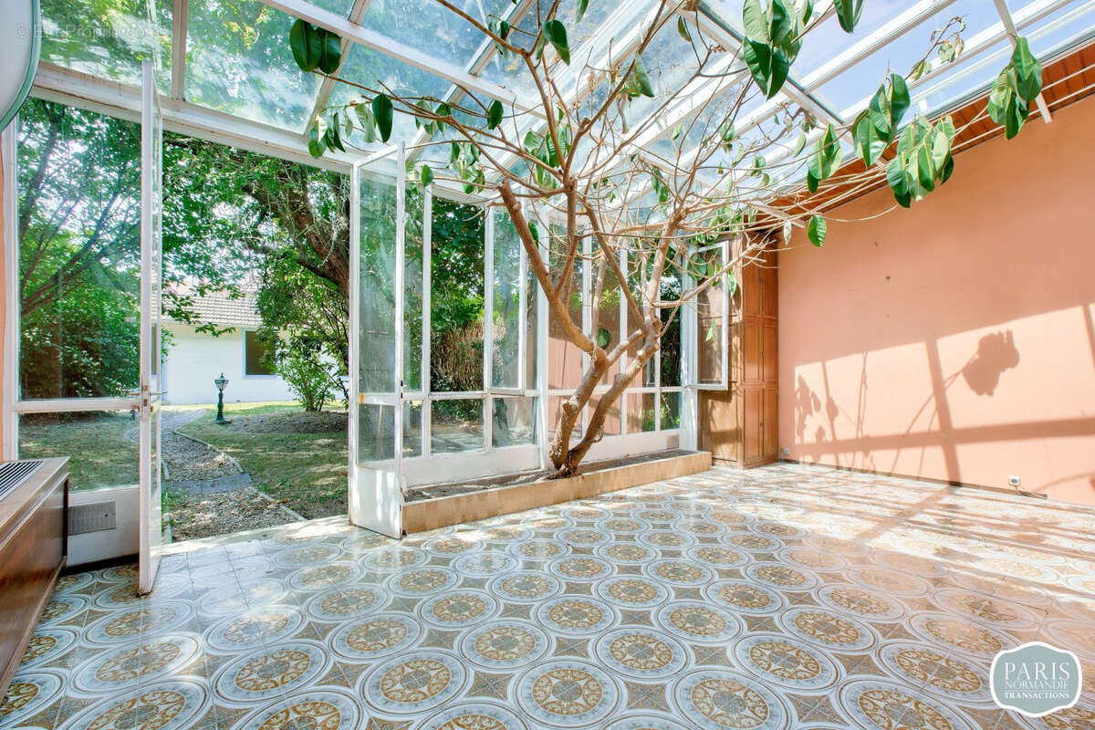 Maison à ISSY-LES-MOULINEAUX