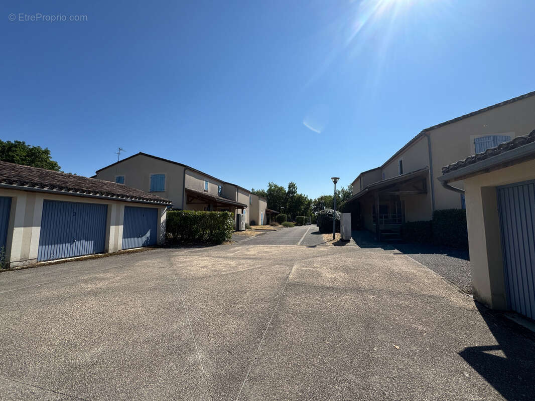 Ensemble résidentiel de 4 villas avec appartements indépendants sur un terrain de 4 008 m2 - photo 4