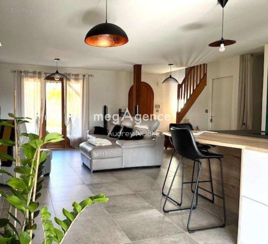 Maison à SOULAIRE-ET-BOURG