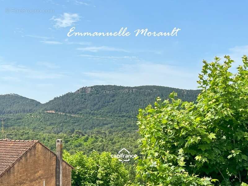 Appartement à BAGNOLS-EN-FORET