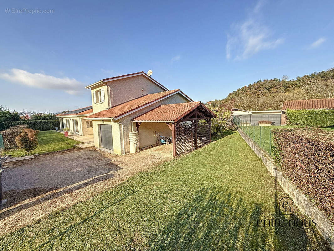 Photo 2 - Maison à SAINT-VICTOR-DE-CESSIEU