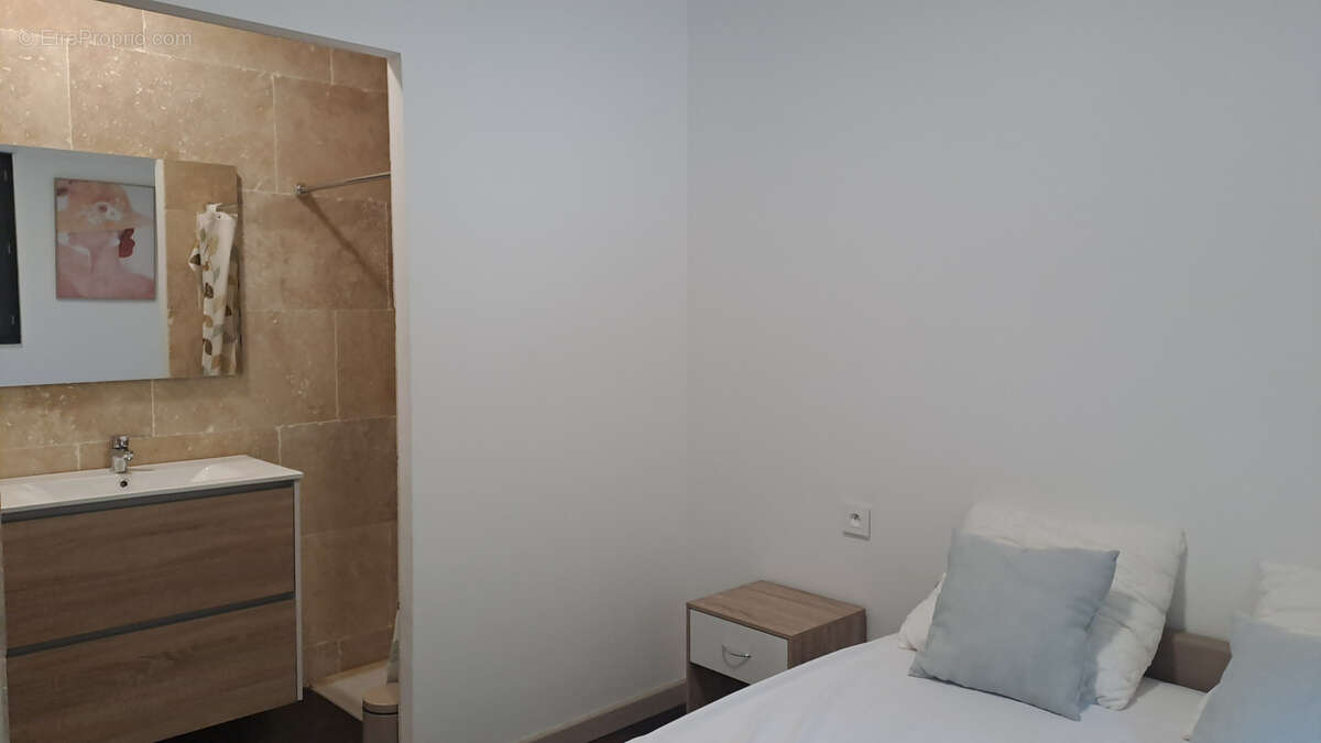 Maison à SAINTE-CECILE-LES-VIGNES