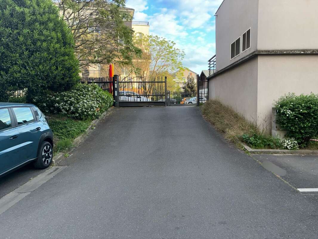 Parking à VILLENEUVE-LE-ROI