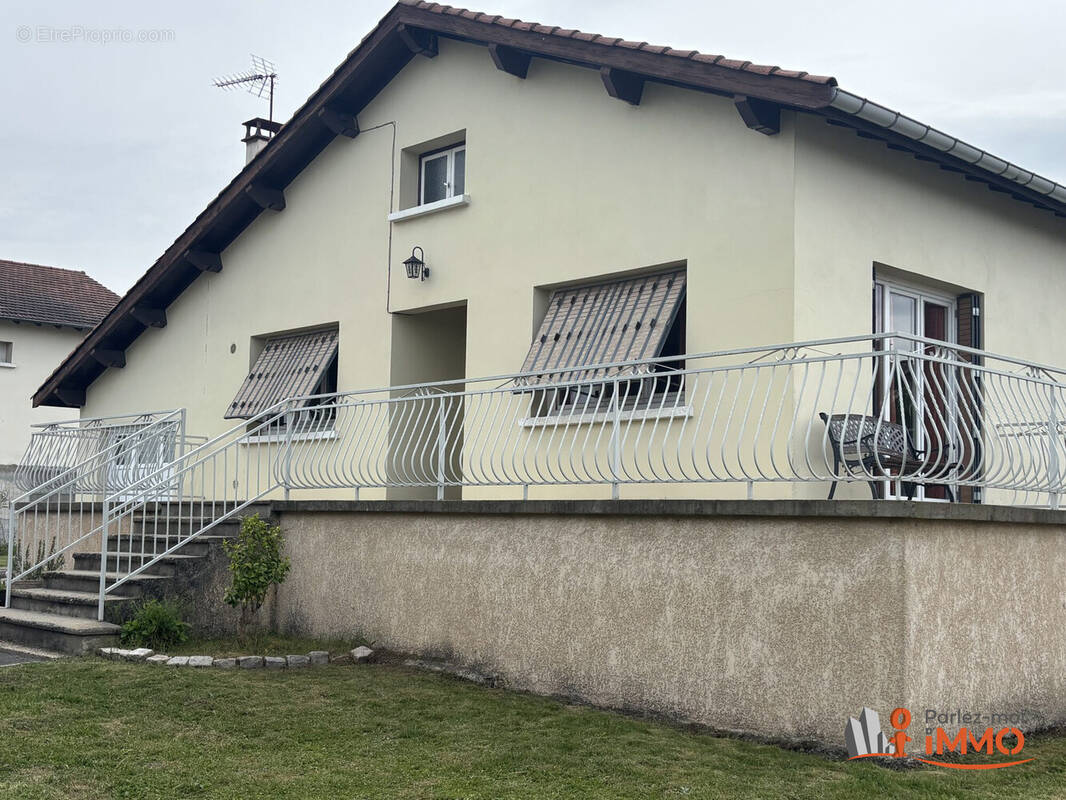 Maison à SAINT-ROMAIN-LE-PUY
