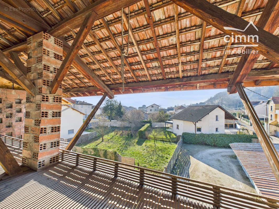 Maison 300 m² à Tullins  - photo 2