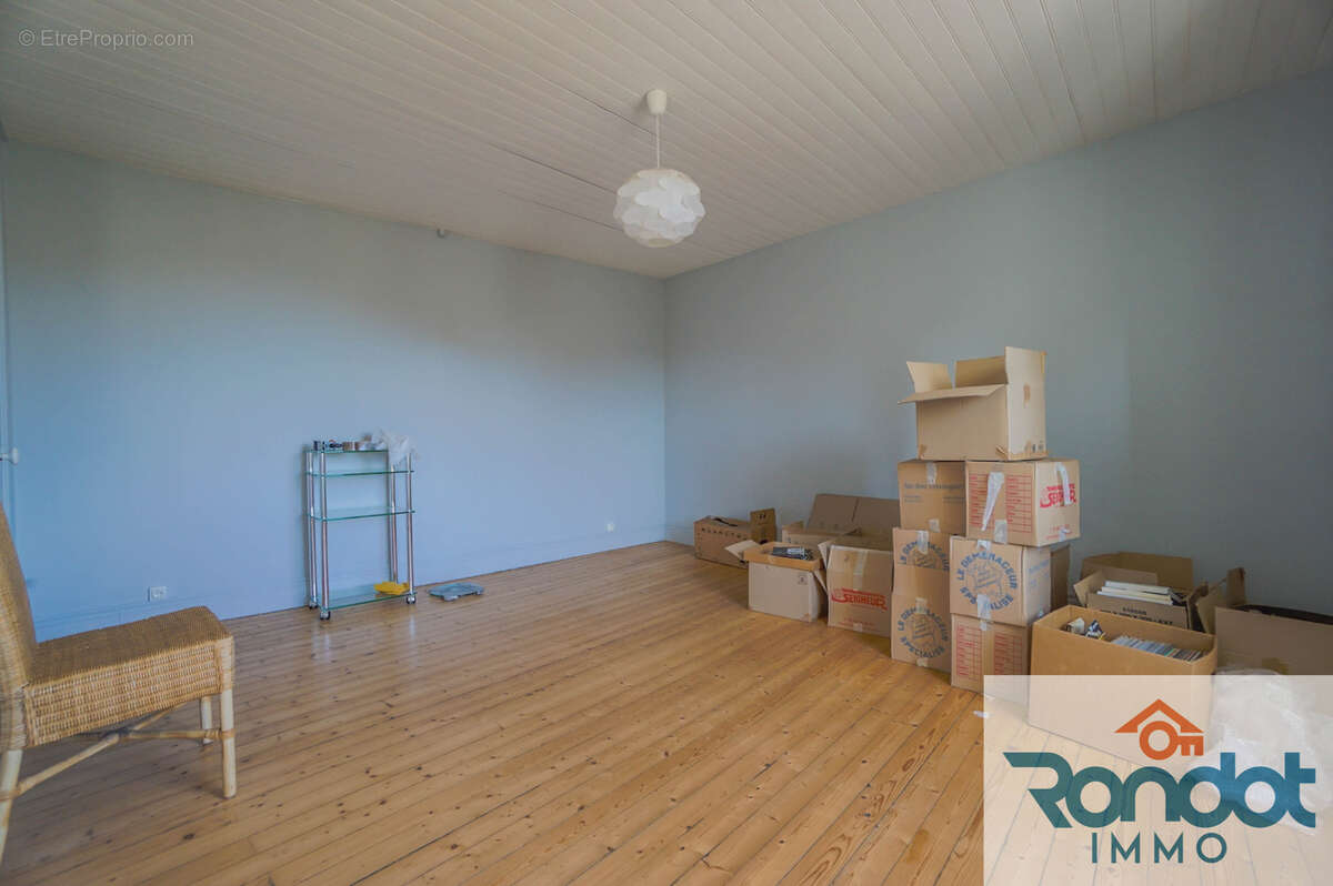 Maison à MONTSAUGEON