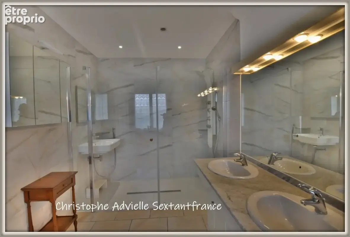 Bergerac; maison de plain pied 3 chambres 2 salles d'eau, double séjour, double garage séparé sur 909 M2 - photo 6