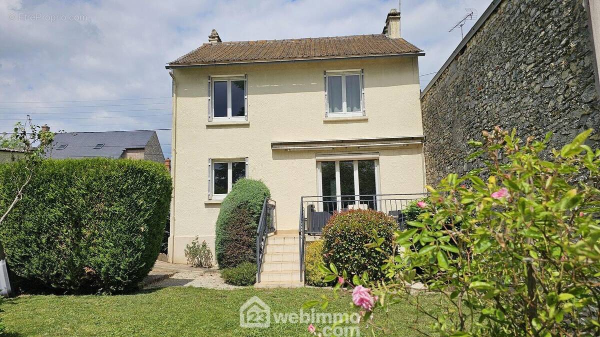 Venez visiter cette belle maison entretenue de 80 m². - Maison à MALESHERBES