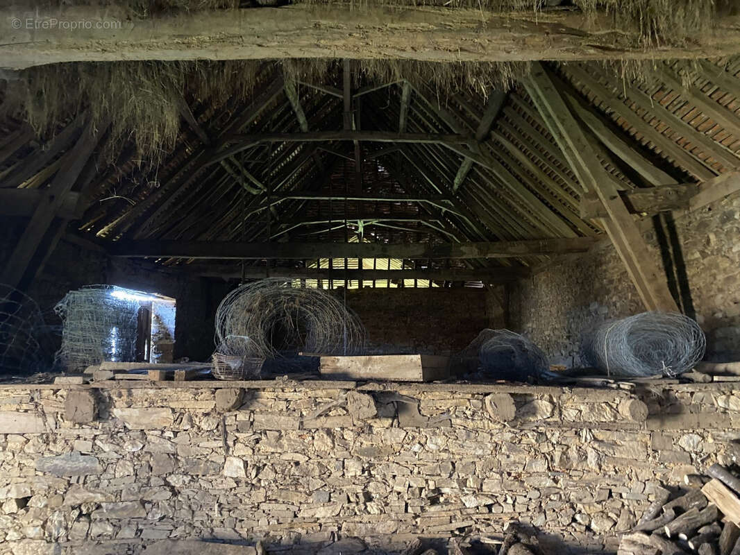 Maison à SAINT-CYR-LES-CHAMPAGNES