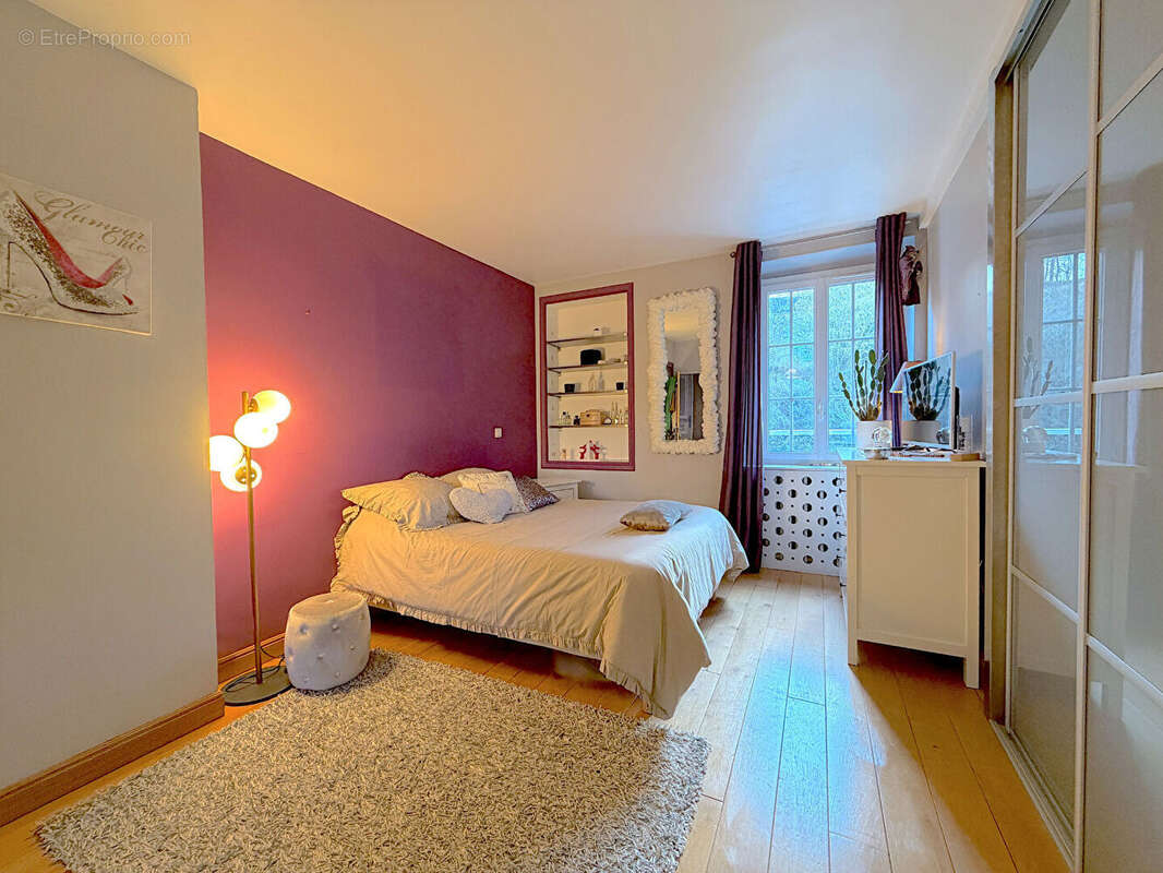 Maison à VALLANGOUJARD