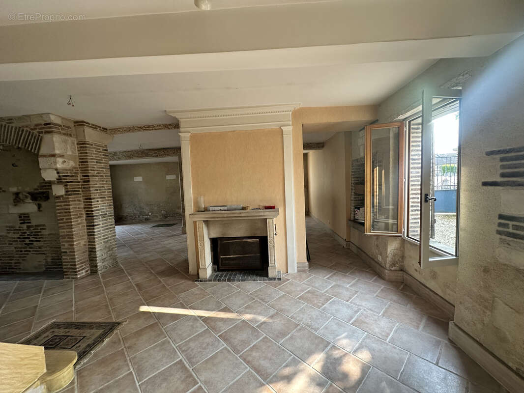 Maison à LA CHAPELLE-SAINT-LUC