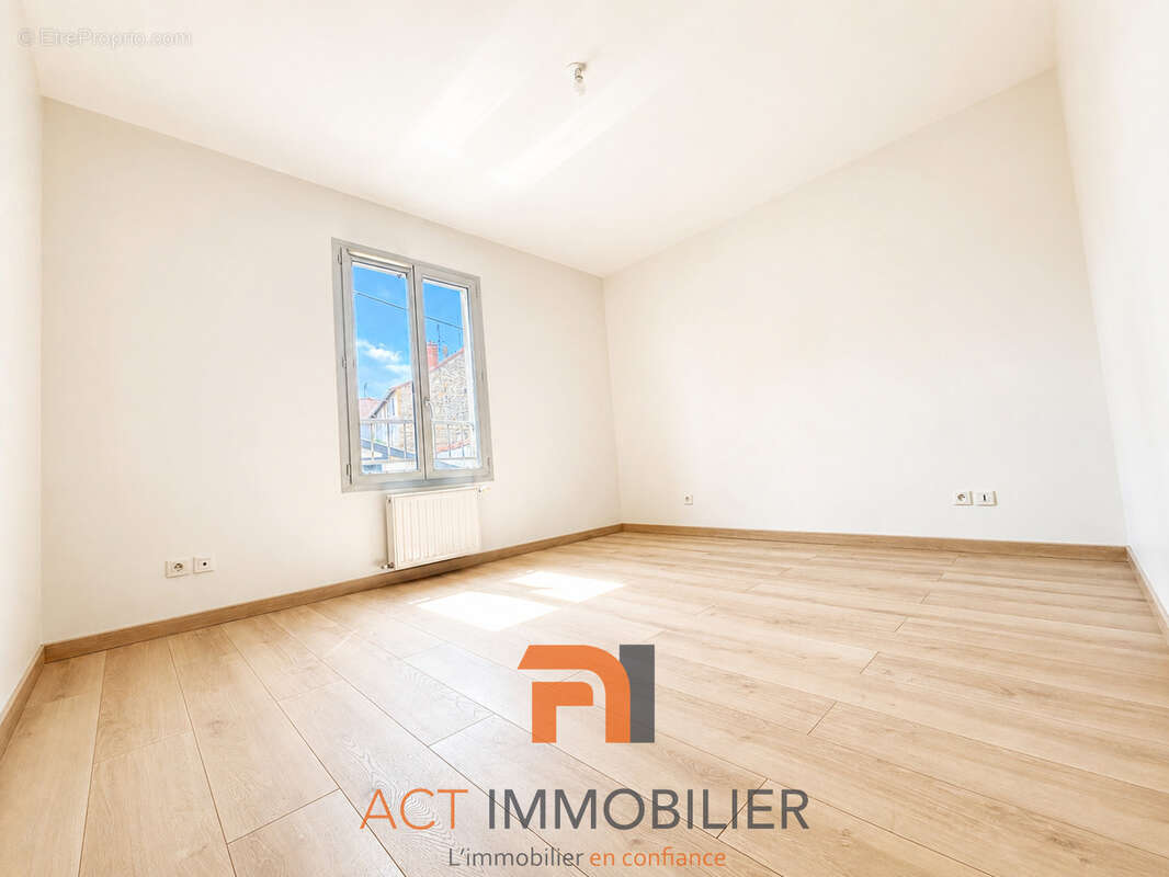 Appartement à L'ARBRESLE