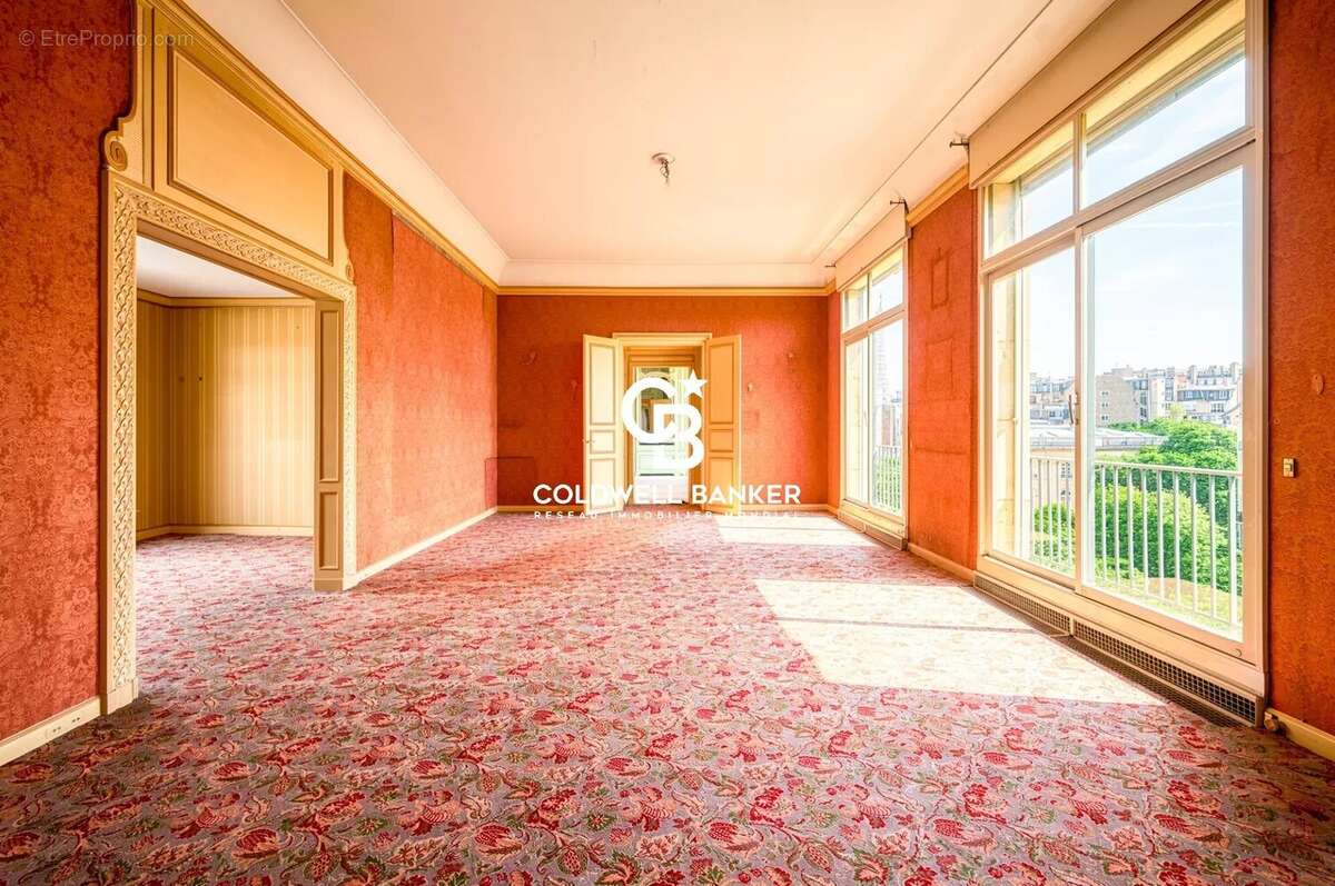 Appartement à PARIS-16E