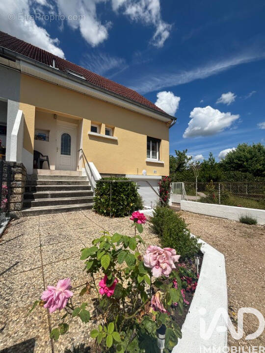 Photo 1 - Maison à GRAY-LA-VILLE