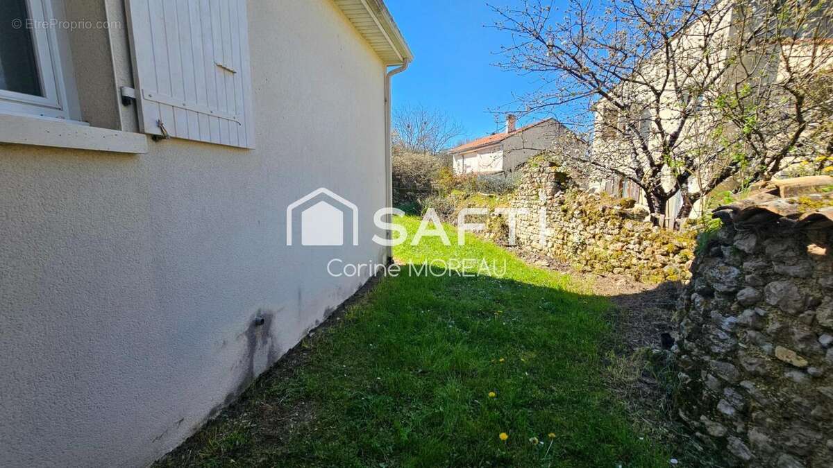 Photo 2 - Maison à RUELLE-SUR-TOUVRE