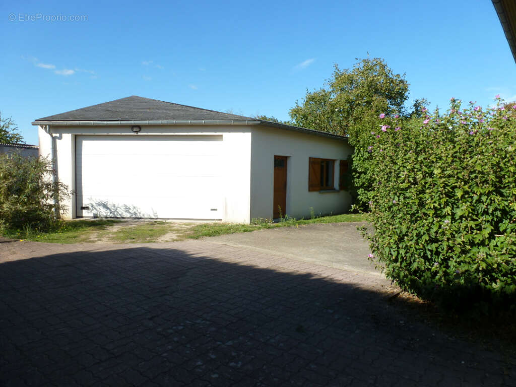 Exclusivité - Maison de 150 m² + sous-sol total et garage extérieur de 70 m² proche des commodités à Châteauneuf sur Loire - photo 9