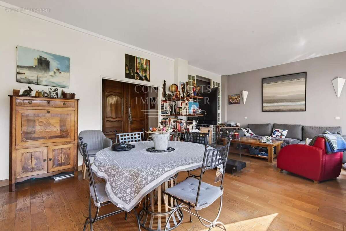 Appartement à NEUILLY-SUR-SEINE