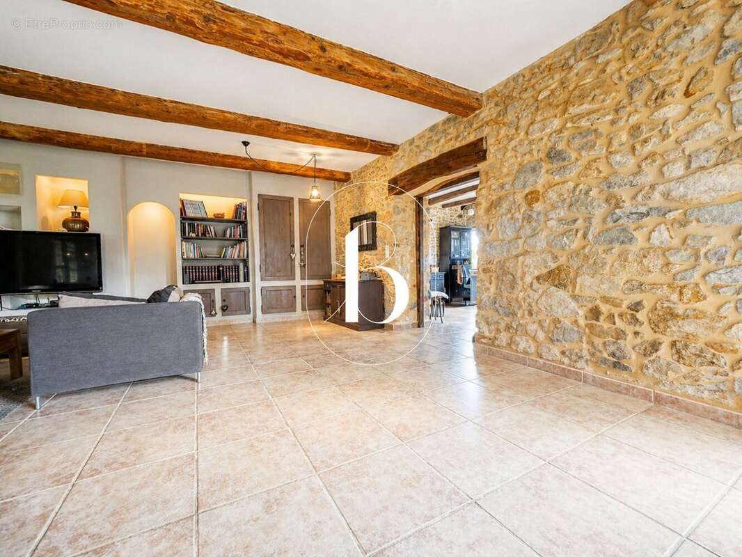 Maison à LAUDUN-L'ARDOISE