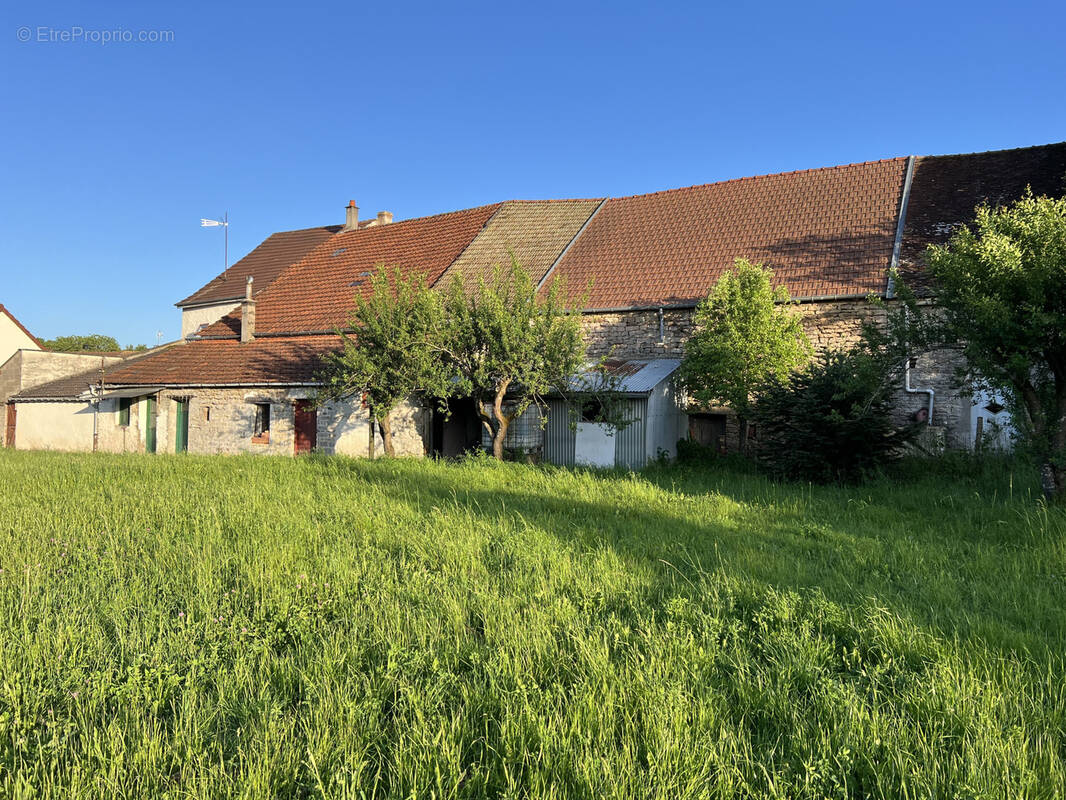 Maison à VIC-DES-PRES