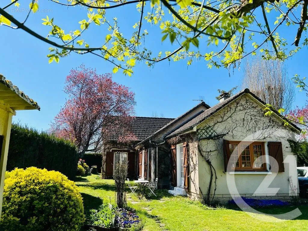 Maison à CHERISY