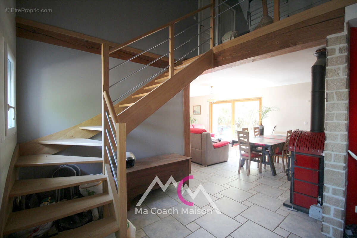 STE ANNE SUR BRIVET proche bourg, Maison d'environ 123m2 avec studio - photo 3