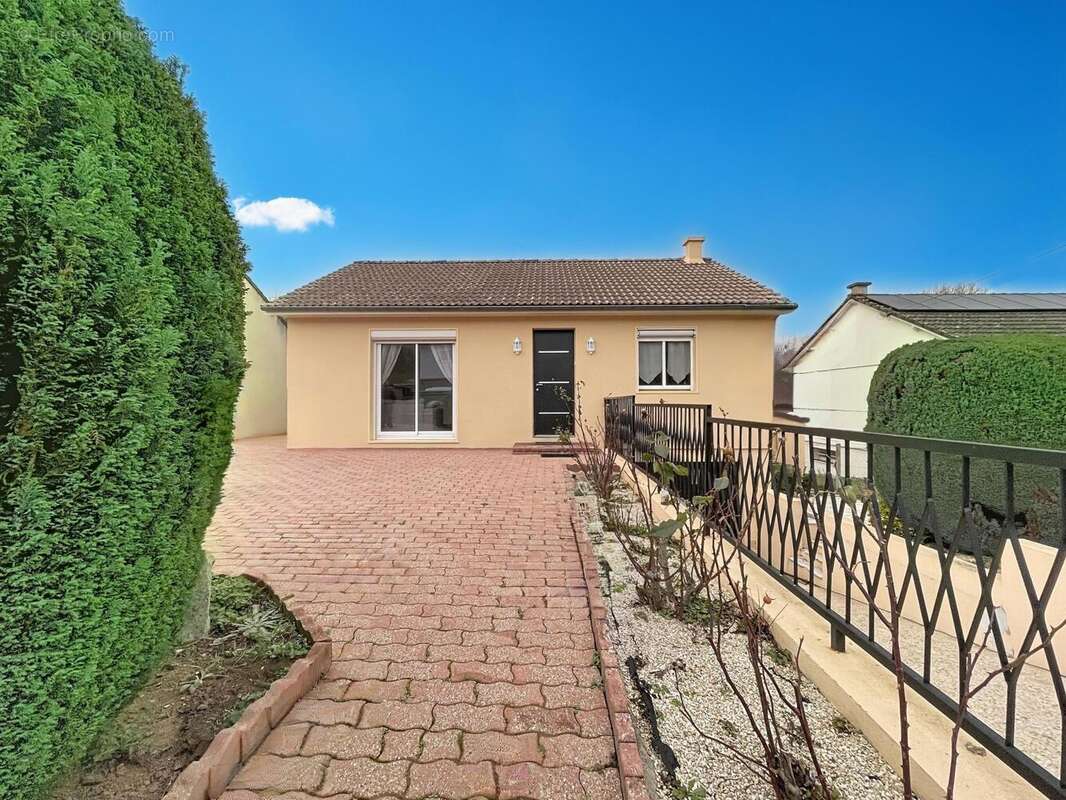 Photo 2 - Maison à VILLENEUVE-LA-GUYARD