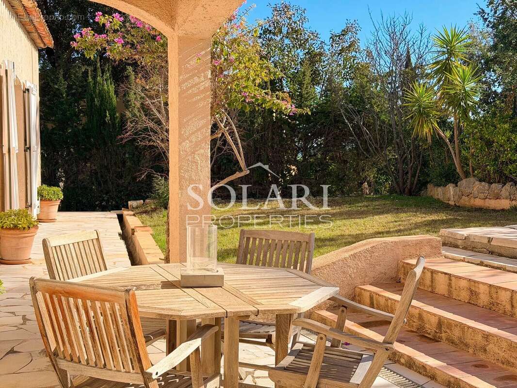 Maison à MANDELIEU-LA-NAPOULE