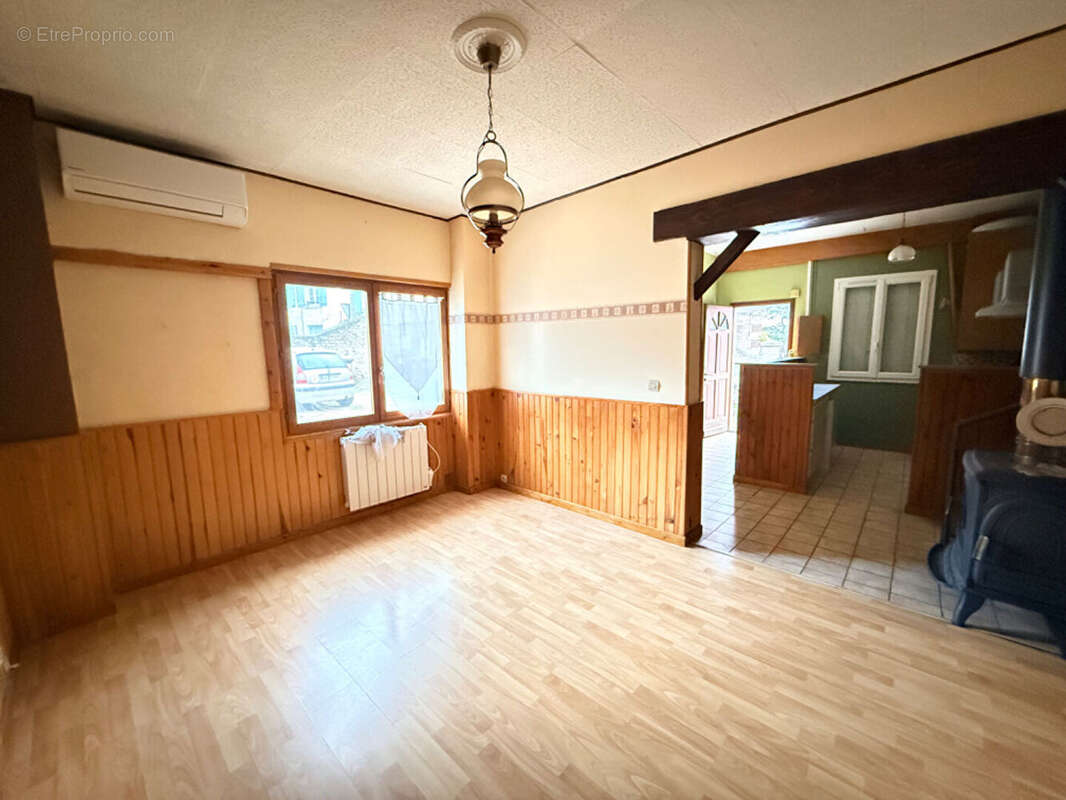 Appartement à JUZIERS