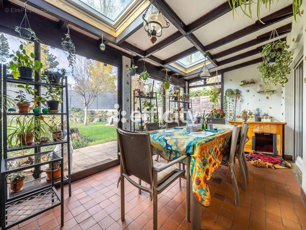 Maison à SAVIGNY-LE-TEMPLE