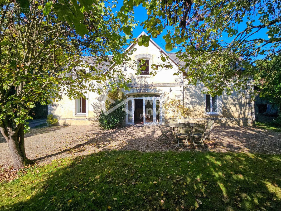 Maison à FAYE-LA-VINEUSE