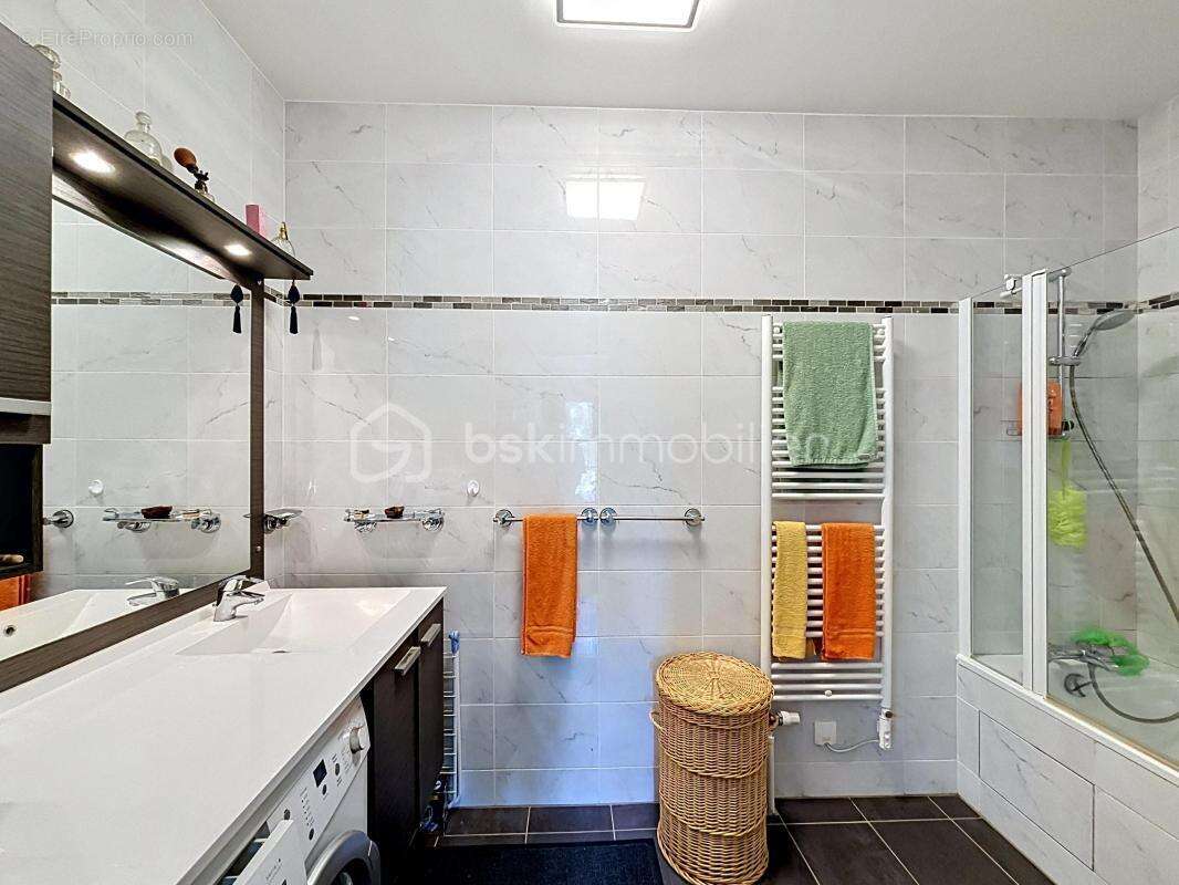 Appartement à MARNES-LA-COQUETTE