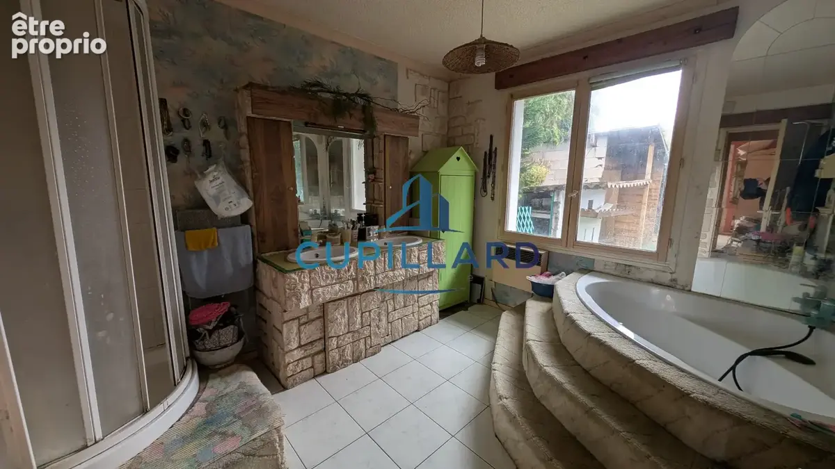 Villa semi-enterrée avec joli terrain arboré - photo 20