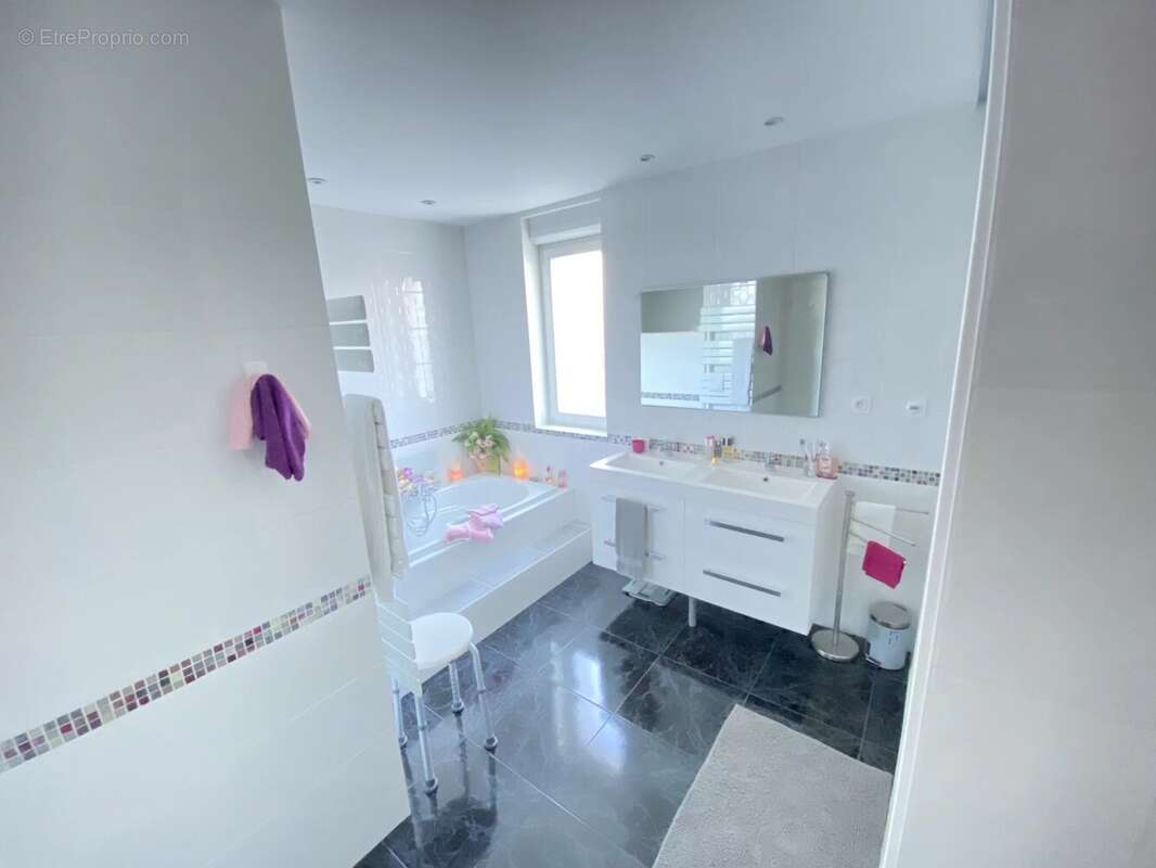 Maison de charme avec locatifs 206 m² de plain-pied – St Nolff 10 minutes du centre de Vannes - photo 11