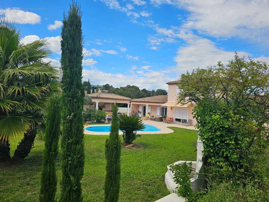 Appartement à MOUANS-SARTOUX