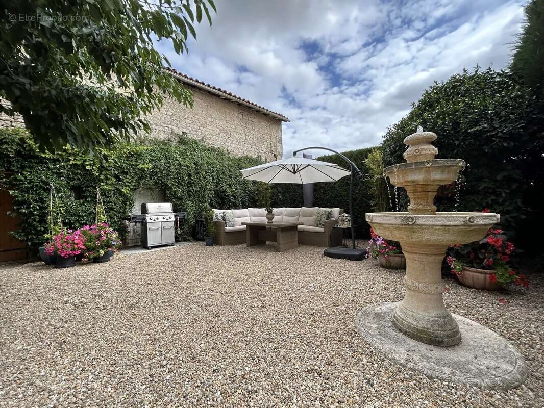 Maison à CHEF-BOUTONNE