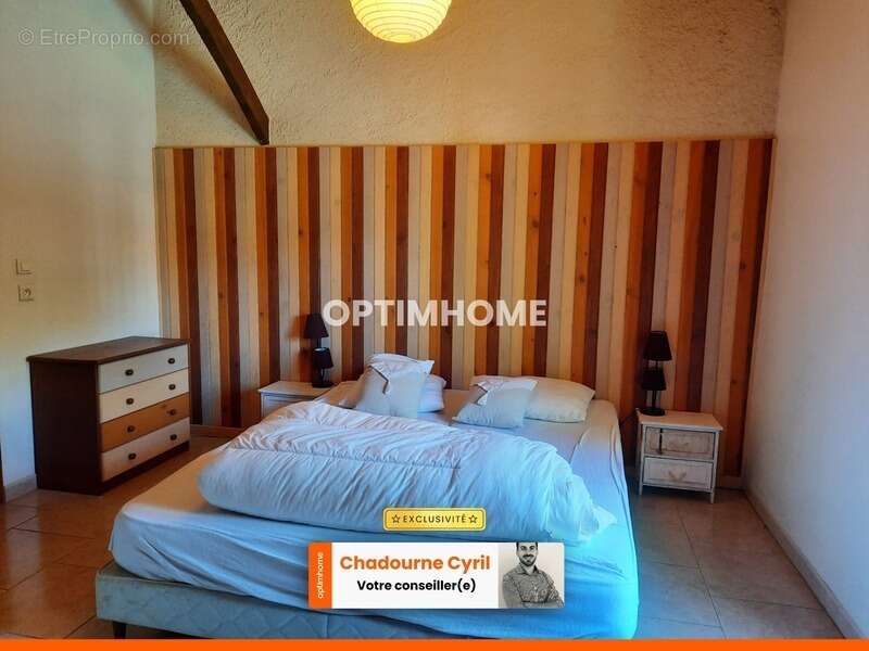 Maison à JAVERLHAC-ET-LA-CHAPELLE-SAINT-ROBERT