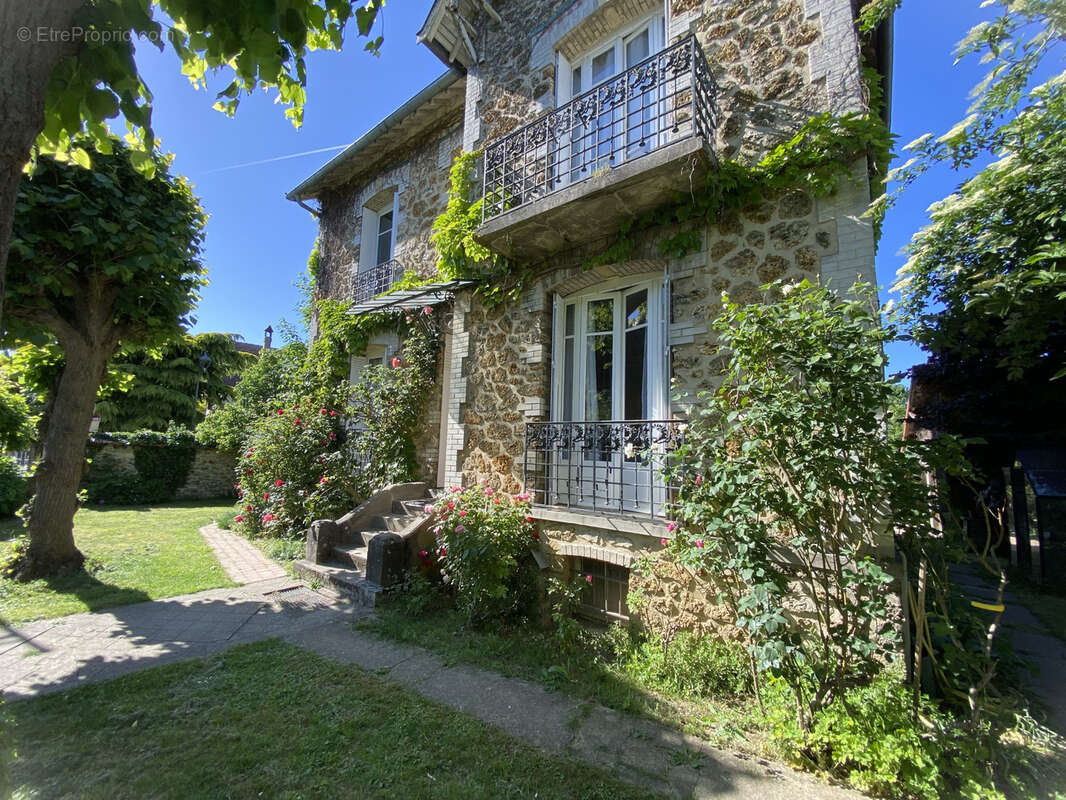 Maison à CHENNEVIERES-SUR-MARNE