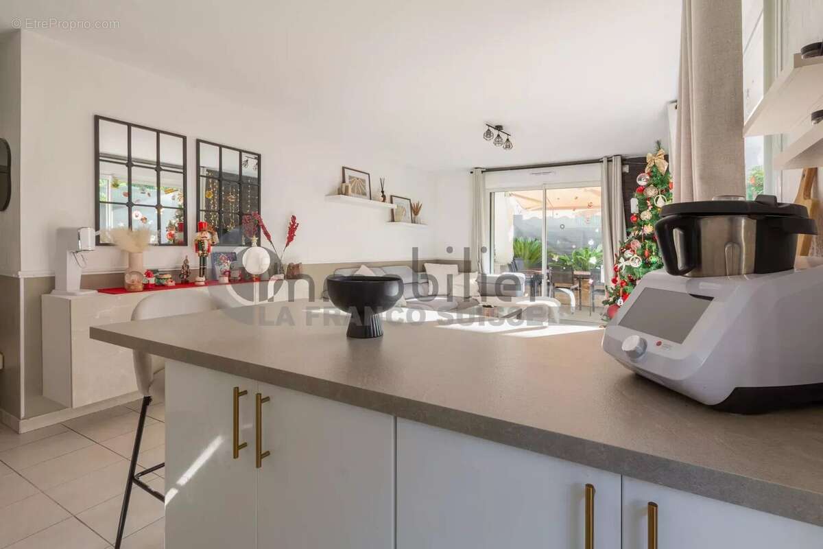 Appartement à SAINT-LAURENT-DU-VAR