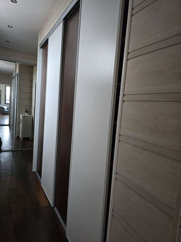 Appartement à COURBEVOIE