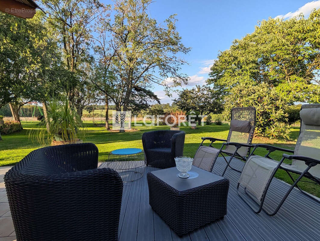 Maison à MONCRABEAU