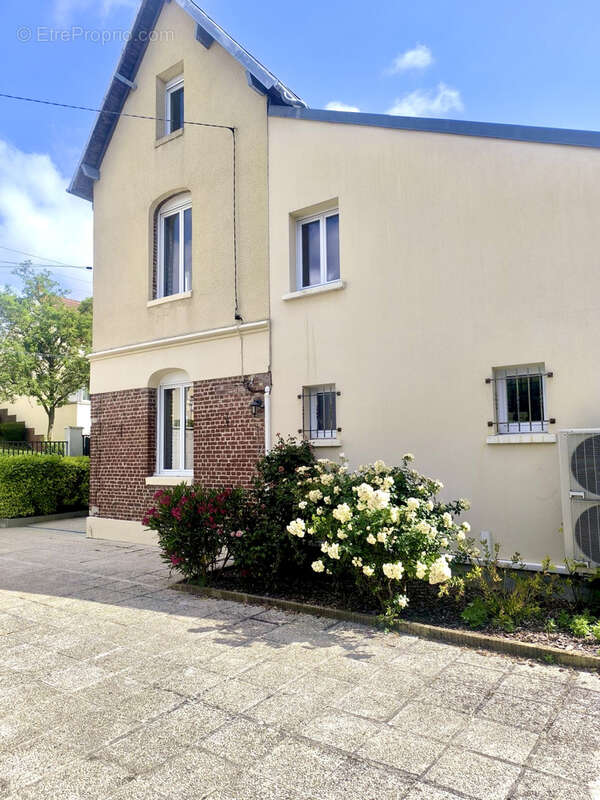 Maison de caractère - 5 chambres - garage - stationnement véhicules - photo 3