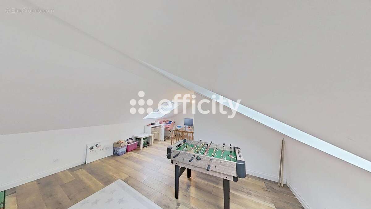 Maison à ETREMBIERES