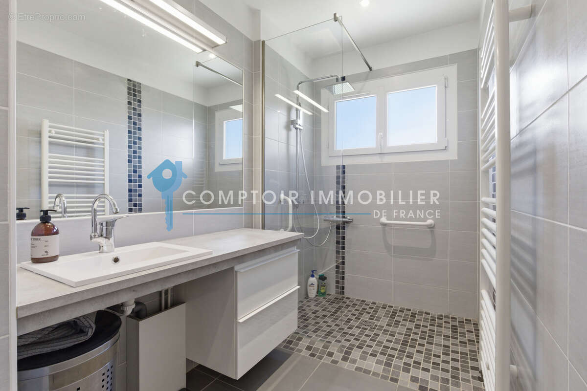 Maison à SAINT-NAZAIRE-LES-EYMES